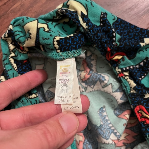 LuLaRoe Dragon Leggings, Tall & Curvy (TC) - Picture 5 of 7